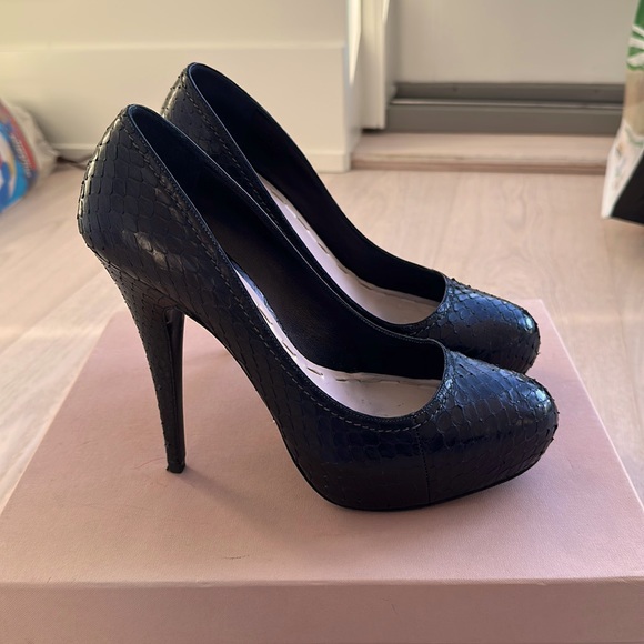 Black python effect pumps - Picture 1 of 6